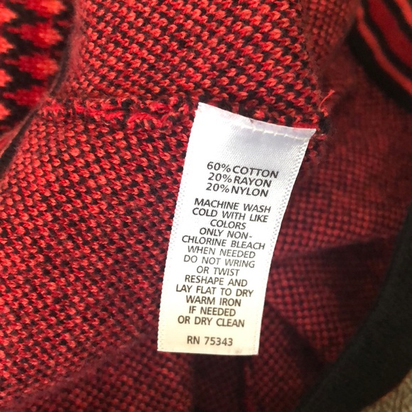 Red mini skirt!! ❤️🔥🔥 - Picture 2 of 2